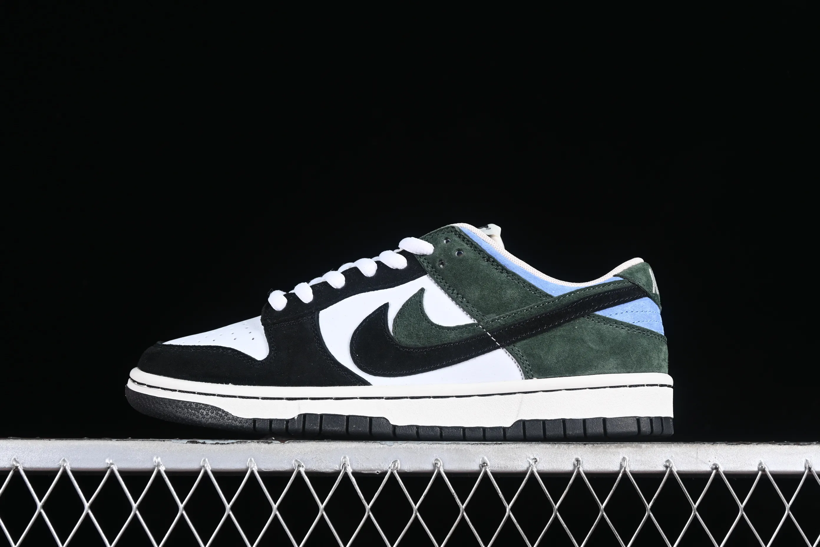 All categories Nk SB Dunk Series Nk SB Dunk Low low-top sneakers Otomo Katsuhiro x Nk SB Dunk Low "Steamboy OST" Otomo Katsuhiro co-branded double hook SB low-top sports and leisure sneakers CT2552-897
